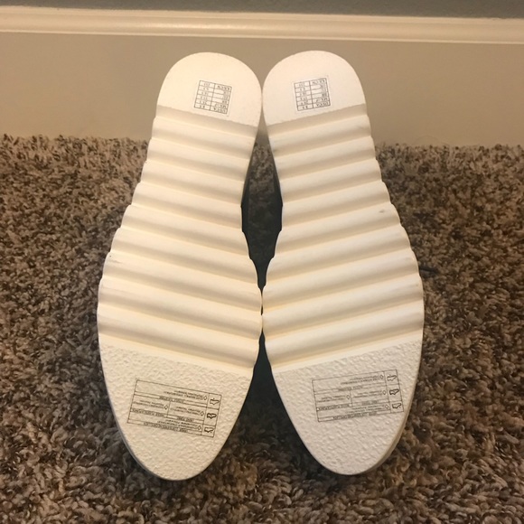 Lace up platform shoe - Picture 2 of 3